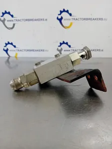 DEUTZ-FAHR AGROTRON K420 HAND FUEL LIFT PUMP 02111961, 02111897 — 3