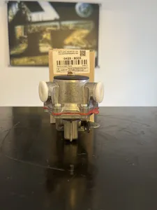 Deutz Fuel Lift Pump Part Number 04238003 912 913 — 3