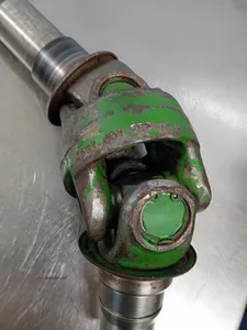 JOHN DEERE 6310 FRONT AXLE DRIVESHAFT 0501004552, AL110349, L100633, AL110876, T153720 — 3