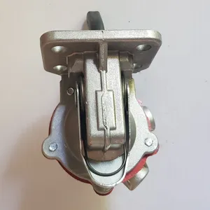 Fuel lift pump / Pompe d’alimentation Massey-Ferguson — 8