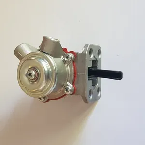 Fuel lift pump / Pompe d’alimentation Massey-Ferguson — 2