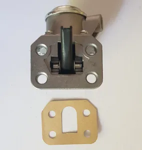 Fuel lift pump / Pompe d’alimentation Massey-Ferguson — 18