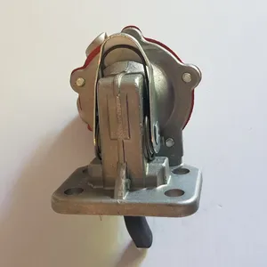 Fuel lift pump / Pompe d’alimentation Massey-Ferguson — 7