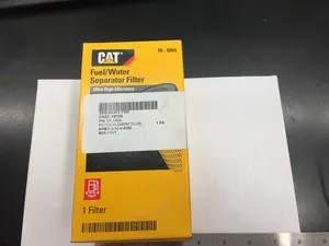 Fuel filter / Filtre à gasoil CAT — 8