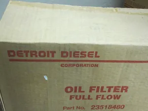 Engine oil filter / Filtre à huile moteur Detroit Diesel — 4