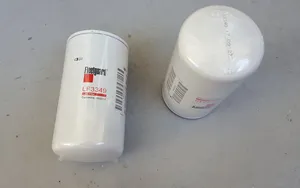 Engine oil filter / Filtre à huile moteur Cummins — 4