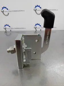 FORD / CASE IH / DEUTZ-FAHR LHS DOOR LOCK 4315, S.20931, S20931, VLD1438, 87639168, K303750, K303805, 04339352, 83944244, E3NN94264A27AA, 12092802, 12113400, 6509614M91, NTH121 — 5