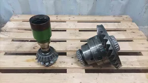 JOHN DEERE 6155R FRONT AXLE DIFF CROWN WHEEL AND PINION SET Z=14/31 STAMPED NO- 750.04.033.01 — 3