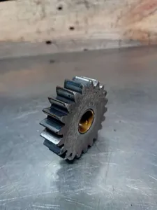 FORDSON DEXTA OIL PUMP IDLER GEAR Z=21 957E6649 — 3