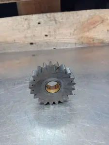 FORDSON DEXTA OIL PUMP IDLER GEAR Z=21 957E6649