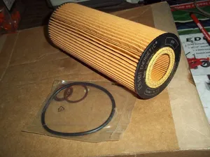 Engine oil filter / Filtre à huile moteur Mercedes-Benz — 2