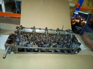 Zylinderkopf mit Ventilen für Isuzu 4HK1 Motor