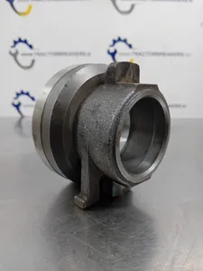 JOHN DEERE 3130 RELEASE BEARING CARRIER AL27231