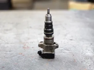 Caterpillar 3126 Engine Delphi Fuel Injector EX639348 W/ Holder Clamp 156-0221