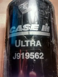 Engine oil filter / Filtre à huile moteur Case IH — 4