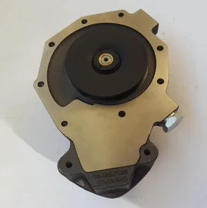 Water pump, cooling / Pompe de refroidissement John Deere — 15